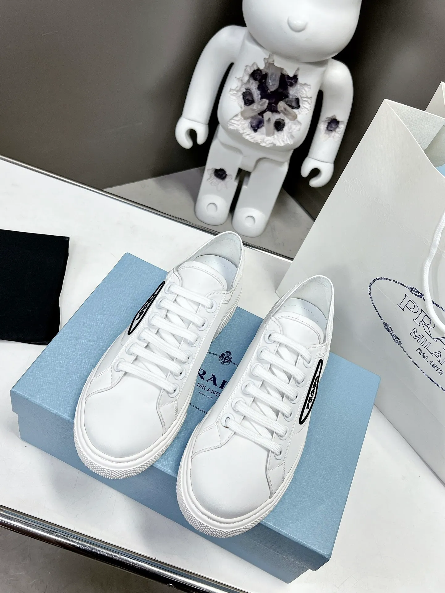 👟👟Ex-factory price 420👟👟 Purchasing level ⚡2023S launches Prada’s latest catwalk shoes, dad shoe series ͏ 💥PRADA's early spring catwalk model👠The fresh breeze has a bit of an expensive feel, and the upper is very perfect💃Elegant and elegant, crystal clear, no matter the quality of the accessories, they are all customized one-to-one, zero distance from the original version 1⃣Upper: imported waterproof twill + epoxy injection molding process 2⃣Inner: waterproof twill 3⃣Outsole: Original one-to-one molded rubber foam outsole 4⃣🔺Original packaging Heel height 4cm 5⃣Number of codes: 35-40, 41 non-returnable